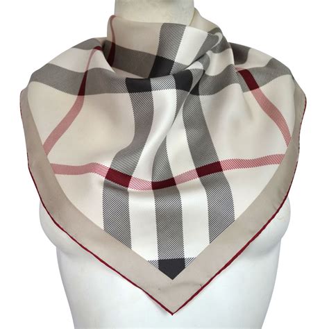 foulard soie burberry pas cher|Foulard en serge de soie à carreaux BURBERRY pour femme.